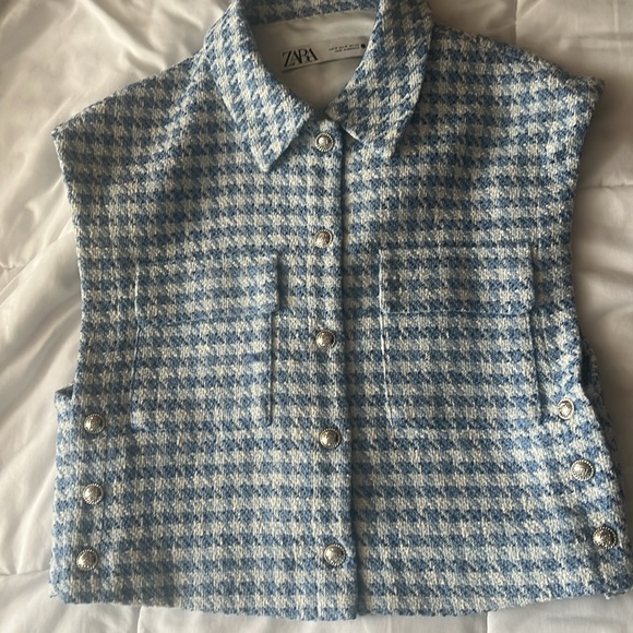 Textured shorts and vest - Picture 4 of 6